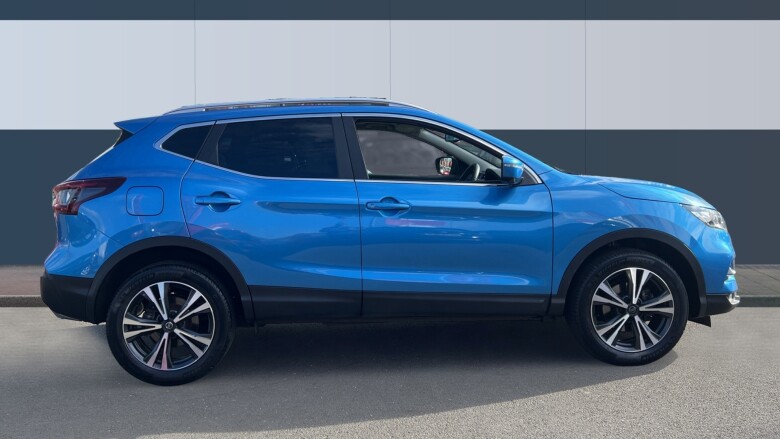 Nissan Qashqai 1.3 DiG-T N-Connecta 5dr [Glass Roof Pack] Petrol Hatchback